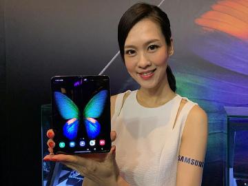 SAMSUNG Galaxy Fold重點評測:摺疊螢幕、6鏡頭、多工操作