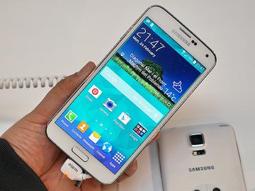 三星GALAXY S5發表 外型、效能跨海動手測【MWC 2014】
