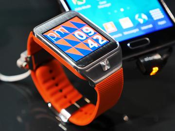 SAMSUNG Gear 2智慧錶4月登台 搶先動手玩【MWC 2014】