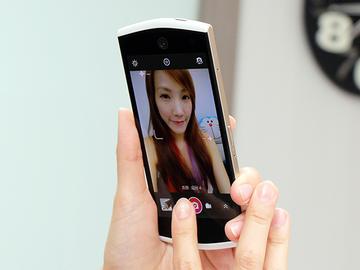 美圖手機Meitu 2雙13MP美顏相機 自拍、錄影皆動人