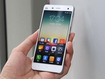 小米手機MI4發表直擊 不鏽鋼機身把玩體驗