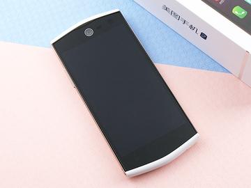 美圖手機2即將登台！momo購物網8/12推首賣預購