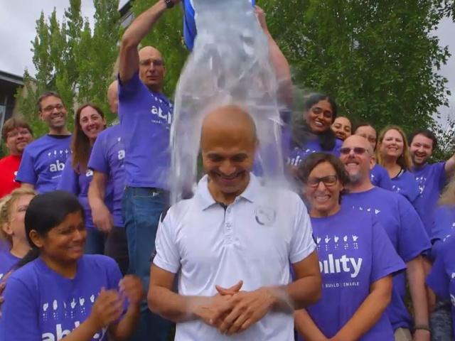 力挺慈善！臉書、微軟CEO與蘋果副總裁冰水灌頂