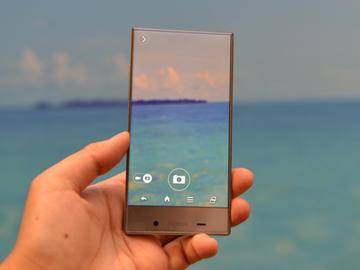 夏普發表超乎想像的極窄邊框手機aquos Crystal Sogi手機王