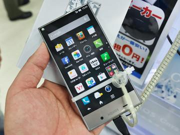 超窄邊框的新巔峰！Sharp Aquos Crystal動手玩