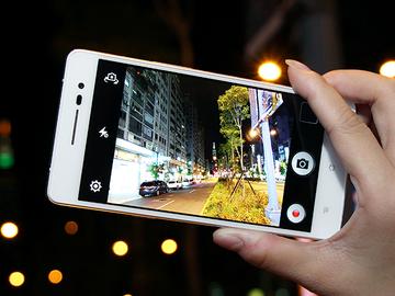 超纖薄4G手機OPPO R3 夜拍也能很絢彩