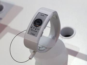 索尼SmartWatch 3、SmartBand Talk穿戴新品亮相【IFA 2014】
