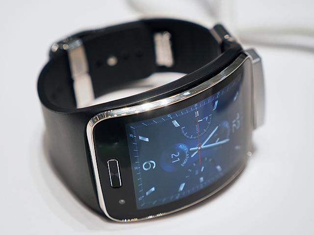 曲面大螢幕  三星Gear S可通話智慧錶動手玩【IFA 2014】