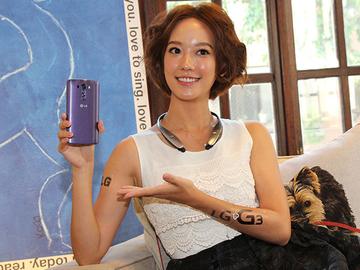 孟耿如代言LG G3旗艦機 強調燻紫色讓她出手有型