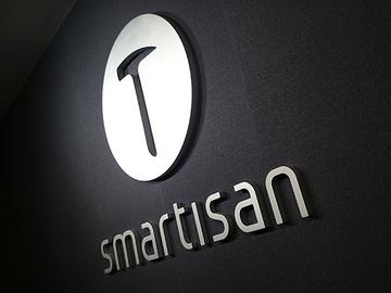 錘子辦公室直擊！白色版4G錘子手機年底前中國開賣