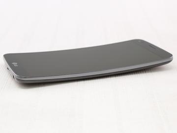 LG二代曲面螢幕手機G Flex 2傳於CES電子展亮相