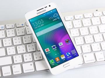 輕薄、金屬、平價、好拍 SAMSUNG GALAXY A3