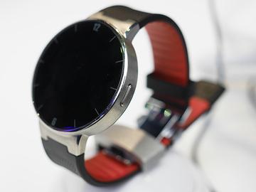 平價圓型智慧錶 Alcatel WATCH動手玩【CES 2015】