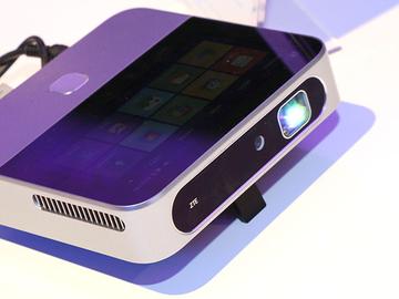 ZTE SPro 2安卓微型投影機 支援影音播放、行動熱點【CES 2015】