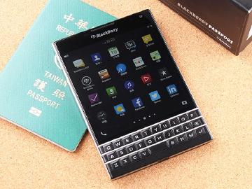 最「正」的智慧型手機 BlackBerry Passport