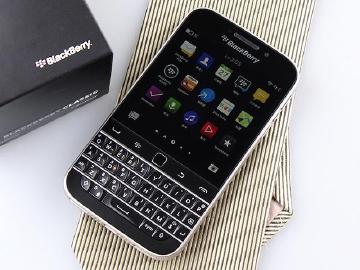 BlackBerry Classic黑莓新機 經典觸控板回歸