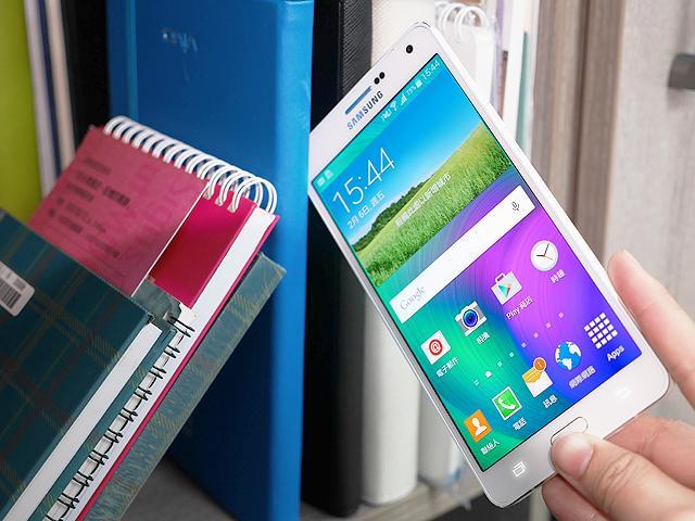 5.5吋全金屬超薄手機 SAMSUNG GALAXY A7