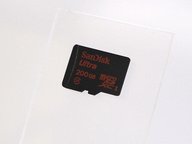 SanDisk推200GB超大容量microSD記憶卡【MWC 2015】