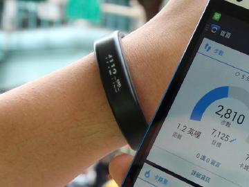輕巧防水、運動良伴 Garmin Vivosmart智慧手環