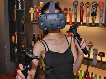 [動手玩]HTC Vive實際體驗：一窺次世代遊戲的雛形