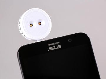 [開箱]輕鬆拍出蘋果肌！ASUS Lolliflash LED補光燈