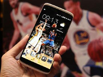 中興、NBA合作邁入第三年 推出AXON mini特別版