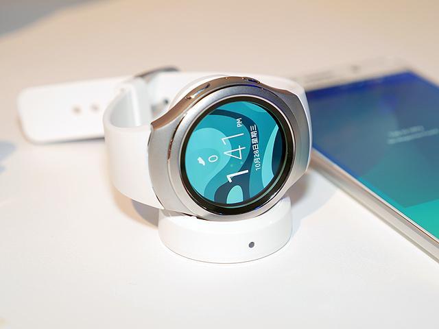 三星圓形智慧錶Gear S2售價公布 10/31開賣