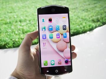 美圖V4自拍手機發表 配備21MP高畫素前後鏡頭