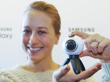 360度全景隨手拍！SAMSUNG Gear 360動手玩[MWC 2016]
