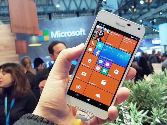 輕薄入門Win10機 Microsoft Lumia 650動手玩[MWC 2016]