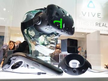 HTC Vive市售版動眼看！造型微調整[MWC 2016]