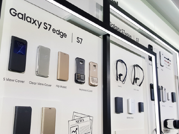 專業鏡頭背蓋與直立充電板！三星S7配件搶先看[MWC 2016]