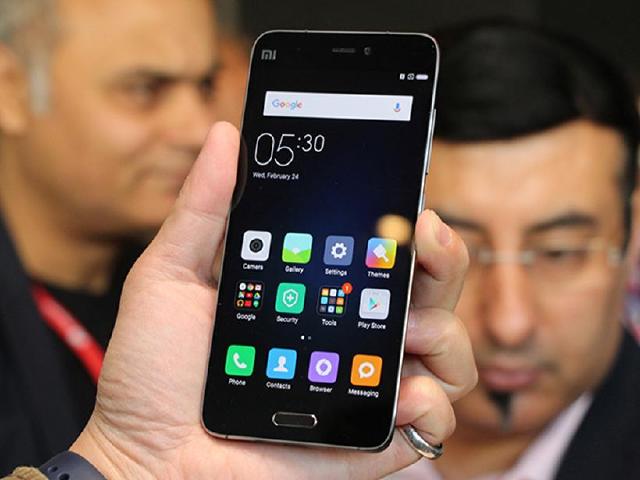 小米5海外發表直擊 雙3D弧面實機賞