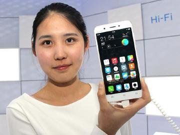 首款6GB記憶體手機 vivo Xplay5雙曲面發表