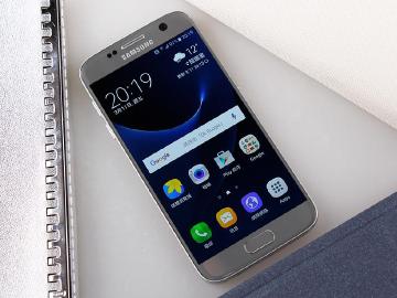 [評測]不只好看、更加強悍！三星S7外型、效能實測