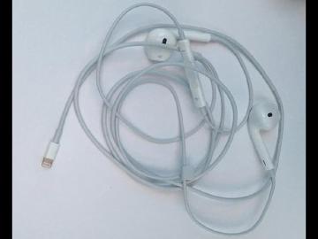 疑新款EarPods耳機曝光!再度驗證iPhone 7取消耳機孔?