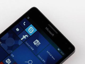 Win 10手機銷售退步46% 微軟可能向安卓iOS靠攏