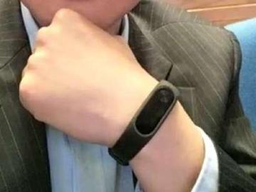 雷軍直播曝光小米手環2 穿戴新品第二季發表