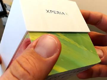 Sony Xperia X開箱影片出爐 盒裝超簡潔搭多彩內盒