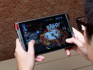 掌機魂再現！Acer Predator 8搭配漫威遊戲實測