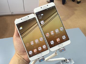 最像iPhone 6S的三星手機 C7與C5動手玩