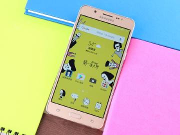 [評測]自拍補光大鬧一波！三星GALAXY J5 (2016)