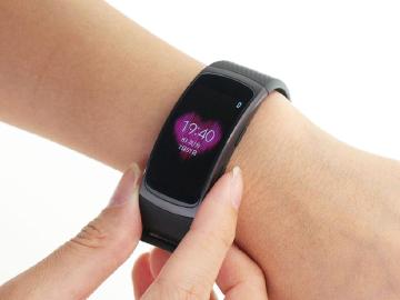 [評測]音樂戴著走！三星Gear Fit 2功能體驗