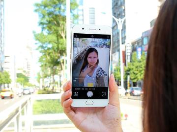 [開箱]OPPO F1s自拍美顏機 16MP前鏡頭隨手拍