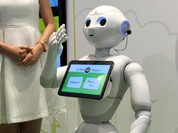 亞太電信iPhone 7快閃預購 Pepper機器人變店員