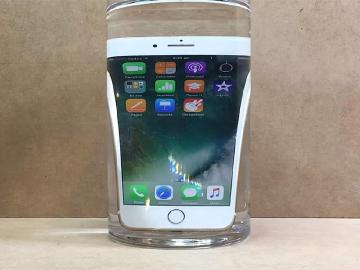 iPhone 7剛上市就進行暴力實測 泡水再摔又刮
