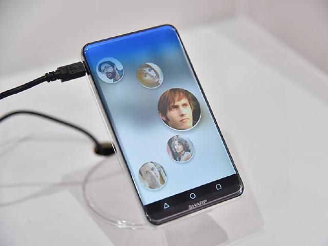 Sharp展示Corner R新機 三側曲面打造無邊框視覺