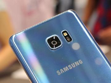 SAMSUNG S7 edge冰湖藍新顏色 11月初台灣上市