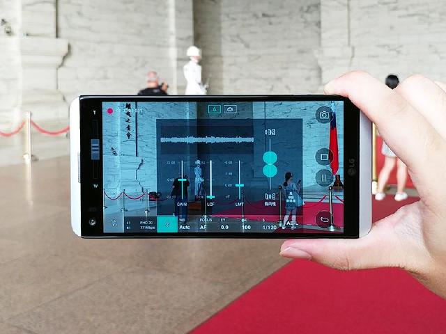 專業模式輕鬆切換！雙鏡頭手機LG V20超好攝