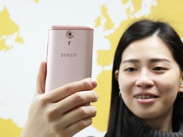 5吋廣角自拍糖果手機 SUGAR F7 mini開箱